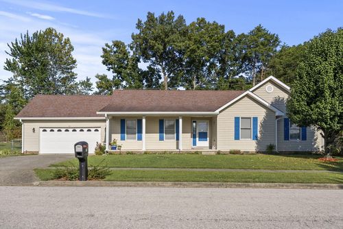 121 Kara Dr, Berea, KY, 40403-2107 | Card Image