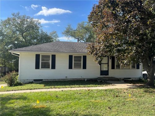 207 Lexington Rd, Pleasant Hill, MO, 64080-1459 | Card Image