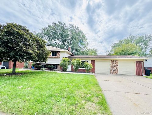 5779 Strathdon Way, Waterford Charter Township, MI, 48327 | Card Image