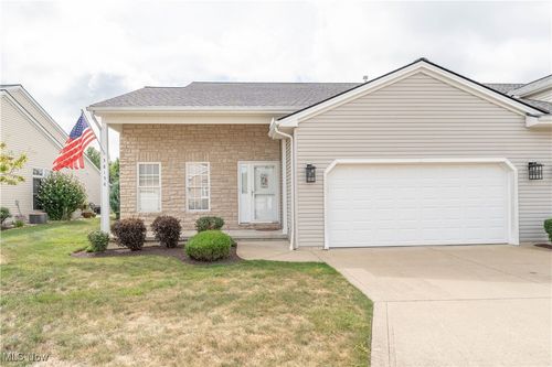 38156 Cross Creek Dr, Willoughby, OH, 44094-5320 | Card Image