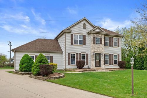 7589 S Pacific Street, FRANKLIN, WI, 53132 | Card Image
