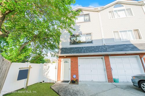 31 Charles Pl, Staten Island, NY, 10303-2556 | Card Image