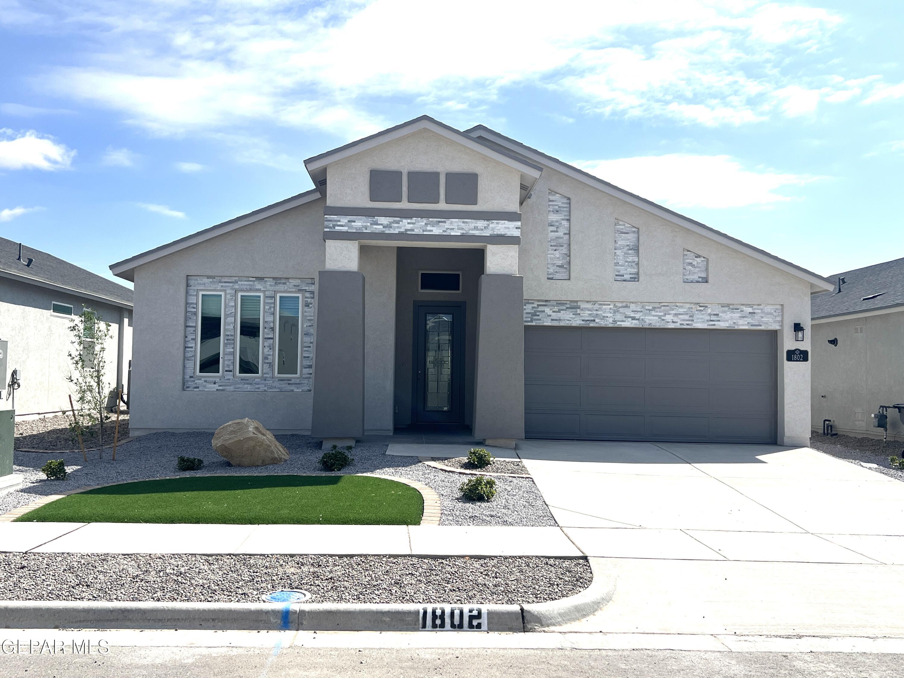 Ritzy Lou Pl, El Paso, TX 79928
