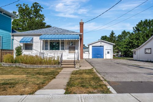 {{alt}} | Card Image