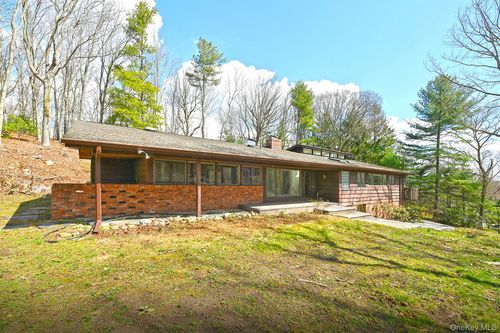 10 Ponderosa Drive, Huntington, NY, 11747 | Card Image