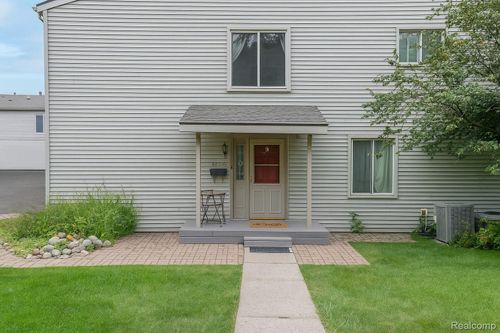 12260 Woodside Dr, Grand Blanc, MI, 48439-1637 | Card Image