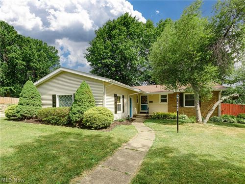 2115 Daniels Ave, Akron, OH, 44312-2241 | Card Image