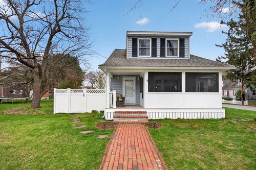 56 Lake St, Tewksbury, MA, 01876-4421 | Card Image