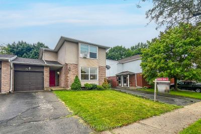 27 Hillbrook Cres, Condo with 3 bedrooms, 2 bathrooms and 2 parking in Kitchener ON | Image 3