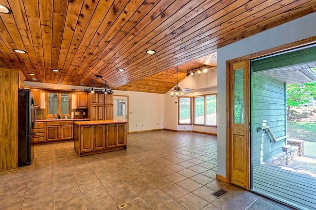 2403 Hidden Valley Rd, Home with 3 bedrooms, 3 bathrooms and 2 parking in Hiawassee GA | Image 14