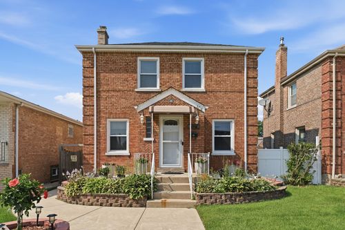 3718 W 67th Place, Chicago, IL, 60629 | Card Image