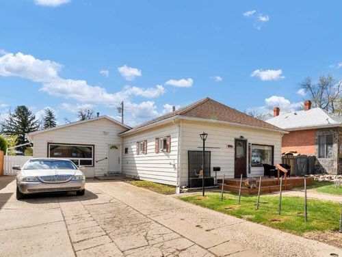 819B 3 Street Se, Medicine Hat, AB, T1A0J4 | Card Image