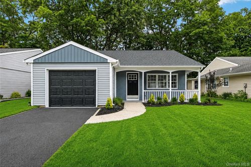 190 Canterbury Dr, Ridge, NY, 11961-2009 | Card Image