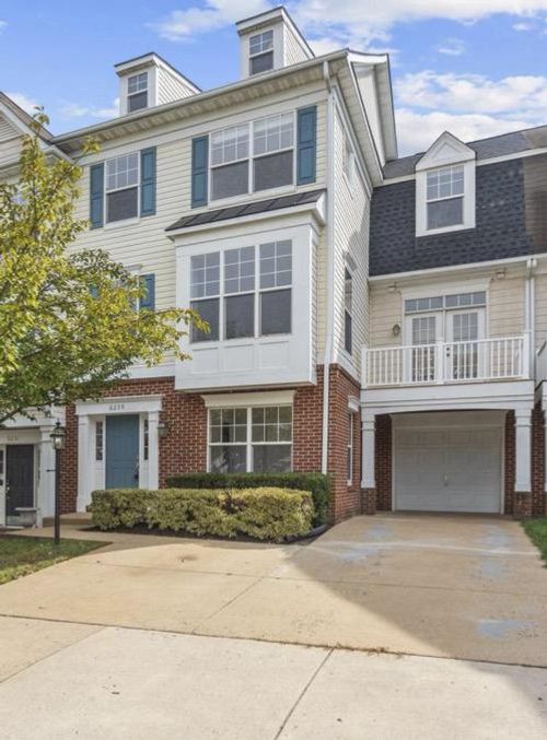 8229 Glade Bank Dr, MANASSAS, VA, 20111-5236 | Card Image