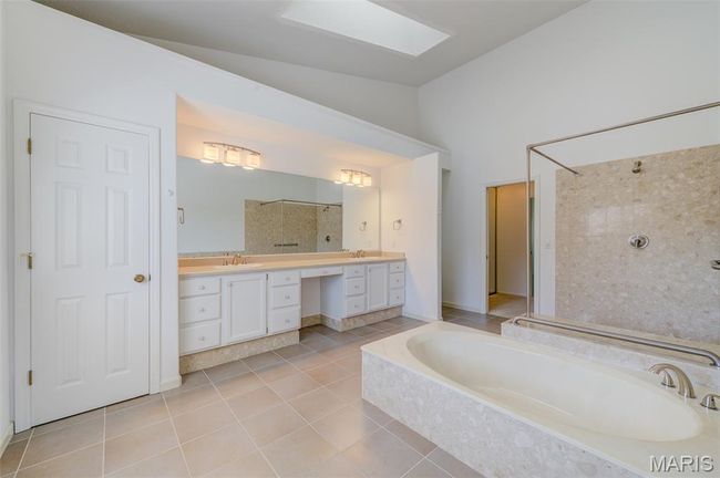 Upper full bath | Image 32