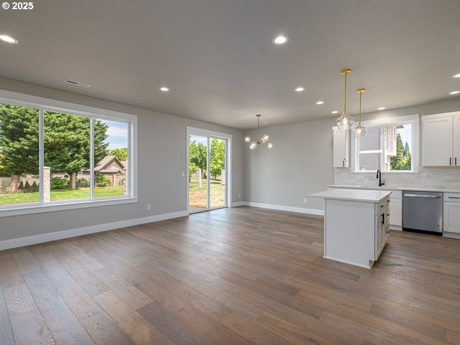 2271 Sw Phyllis Pl, House other with 4 bedrooms, 3 bathrooms and 2 parking in Gresham OR | Image 5