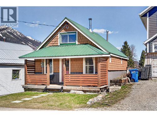 146 14th St, Fernie, BC, V0B1M0 | Card Image