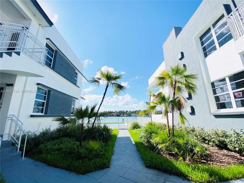apt-902-960 Bay Dr, Miami Beach, FL, 33141-5643 | Card Image