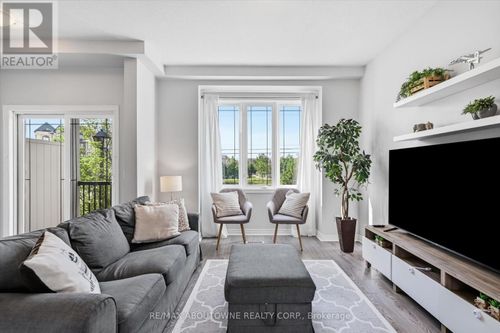 10-2985 Jackson Drive, Burlington (Rose), ON, L7M0W2 | Card Image