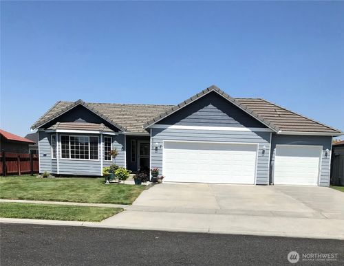 310 E Tanglewood Dr, Moses Lake, WA, 98837-2567 | Card Image