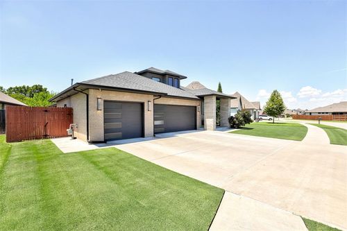 15117 Fountain Creek Ln, Edmond, OK, 73013-2179 | Card Image
