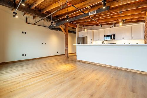 900-453-900 E Main St, Kingsport, TN, 37660-4852 | Card Image