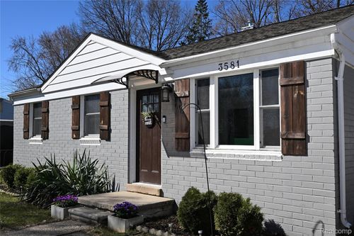 3581 Lawrence Ave, Waterford Twp, MI, 48329-2166 | Card Image