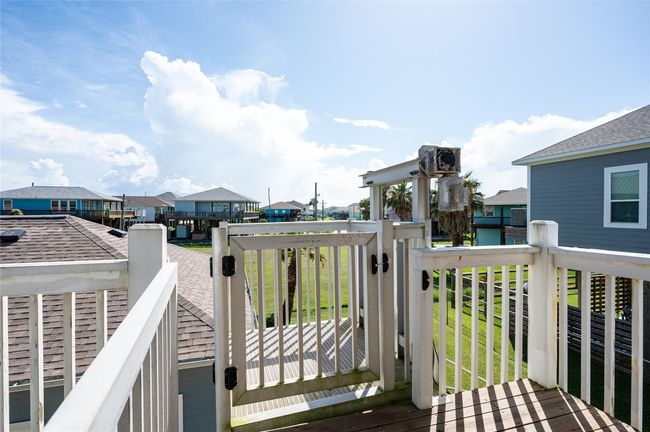 876 Kahla Dr, House other with 5 bedrooms, 2 bathrooms and 2 parking in Crystal Beach TX | Image 9