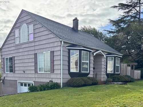 1011 Ingersoll St, Coos Bay, OR, 97420-1226 | Card Image