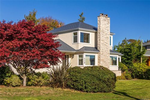 218 Beach Dr, Victoria, BC, V8S2M1 | Card Image