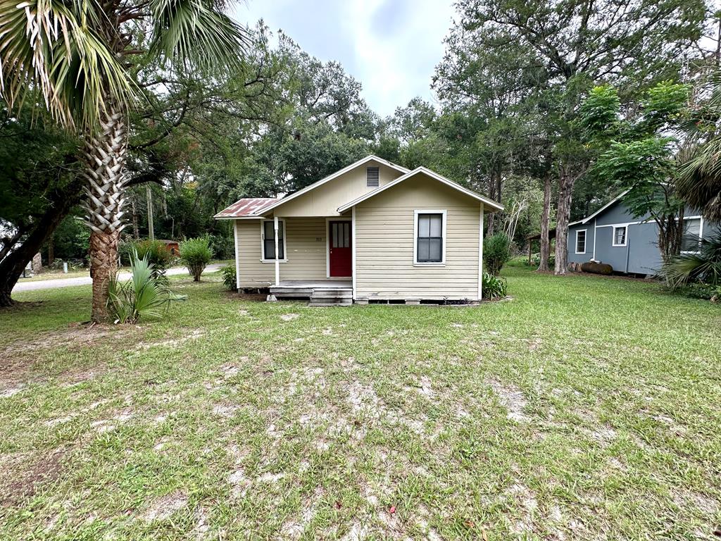 2nd St, Chiefland, FL 32626