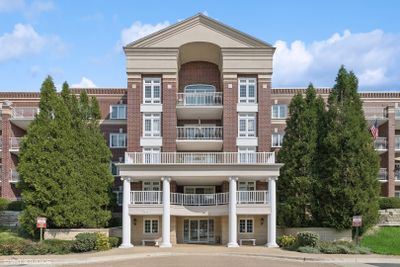 503 - 7011 W Touhy Avenue, Condo with 2 bedrooms, 2 bathrooms and 1 parking in Niles IL | Image 1