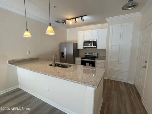 1314-8290 Gate Pkwy W, Jacksonville, FL, 32216-3624 | Card Image