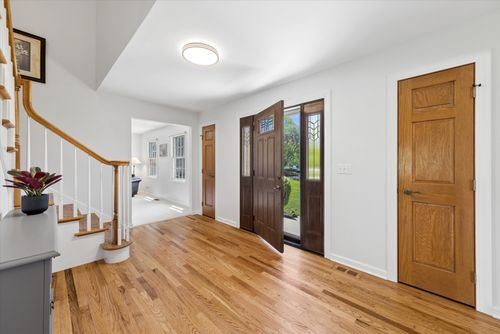 36W793 Red Gate Ct, St. Charles, IL, 60175-6295 | Card Image