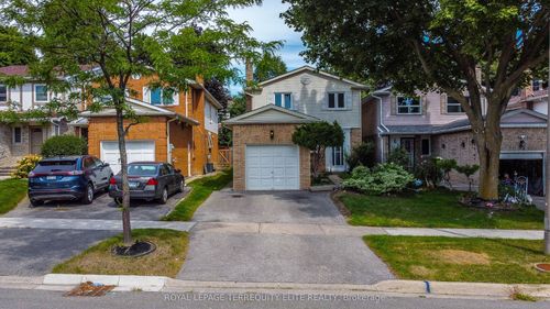 33 Tamarack Dr, Thornhill, ON, L3T4W2 | Card Image