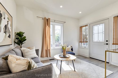 {{alt}} | Card Image