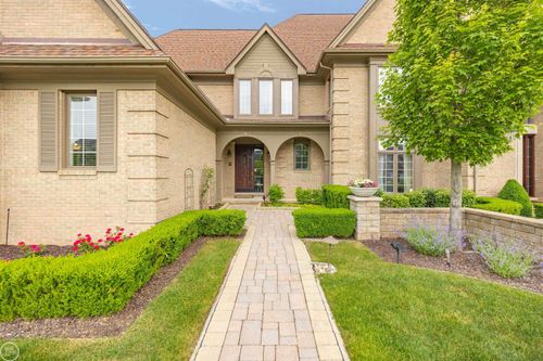 5566 Murfield Dr, Oakland Twp, MI, 48306-2377 | Card Image
