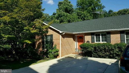 301 Gilmore St, HARPERS FERRY, WV, 25425-2512 | Card Image