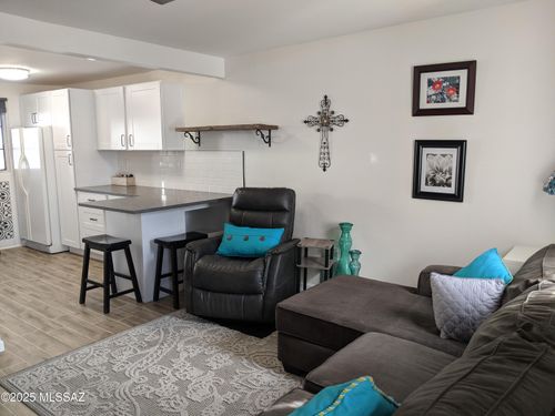 373 S Paseo Pena, Green Valley, AZ, 85614-7077 | Card Image