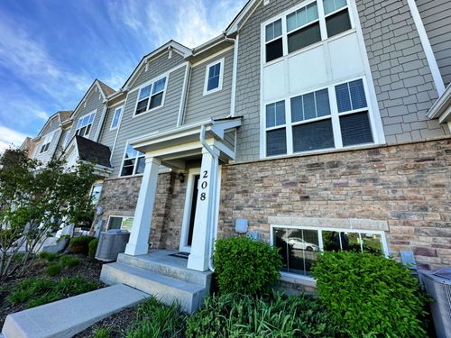 1-208 Goldenrod Dr, Elgin, IL, 60124-5727 | Card Image