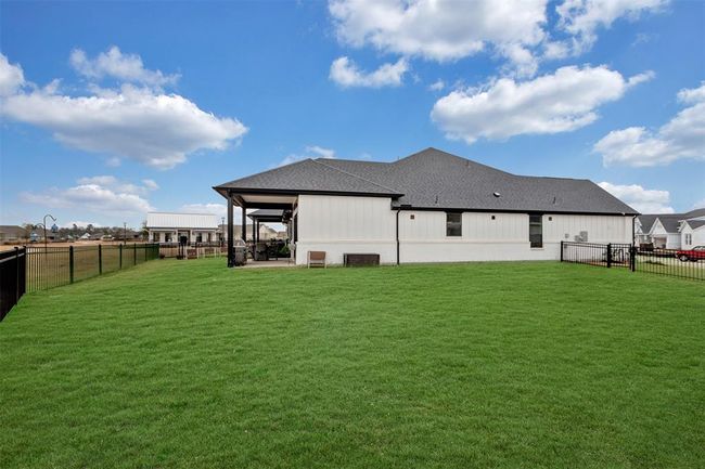 Side yard | Image 21