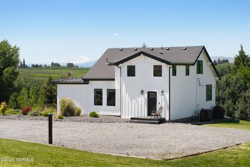 187 Braxton Ln, Selah, WA, 98942-6102 | Card Image
