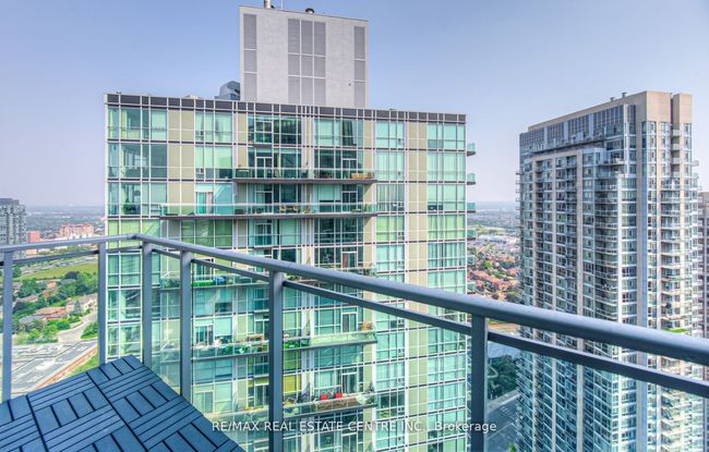 3303 - 220 Burnhamthorpe Rd W, Condo with 2 bedrooms, 2 bathrooms and null parking in Mississauga ON | Image 38