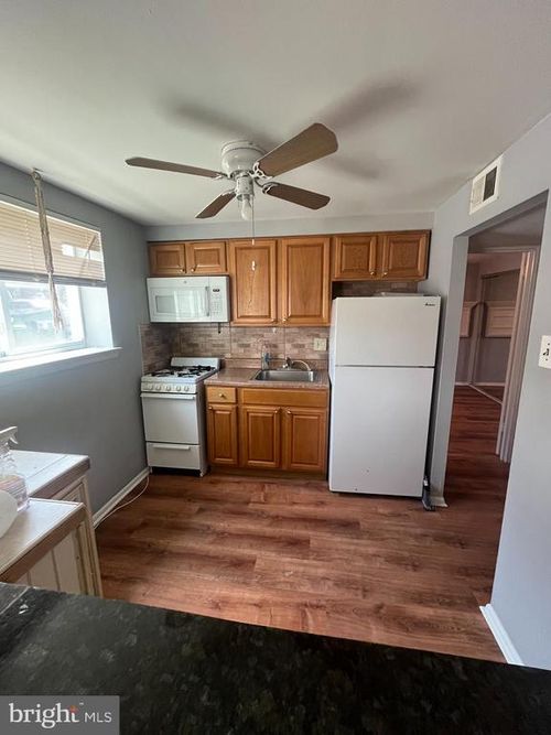 b-7837 Dungan Rd, PHILADELPHIA, PA, 19111-2754 | Card Image