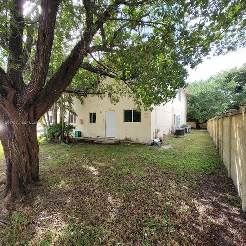 1a-13950 Ne 2nd Ave, Miami, FL, 33161-2876 | Card Image