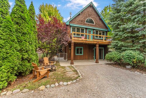 525 E Oak St, Leland, MI, 49654 | Card Image