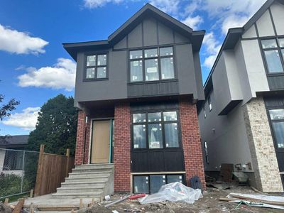 2226 Halifax Cres Nw, House detached with 5 bedrooms, 4 bathrooms and 2 parking in Calgary AB | Image 1