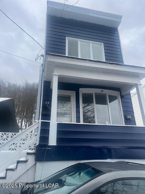 28 E Maple St, Mahanoy City, PA, 17948-2766 | Card Image