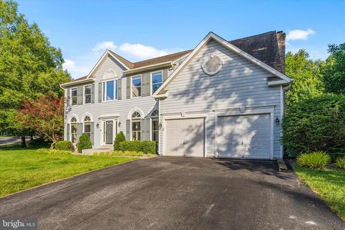 9009 Shadybrook Dr, FREDERICK, MD, 21701-5841 | Card Image
