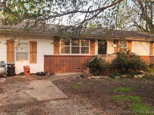 220 S Walnut St, Oologah, OK, 74053-3010 | Card Image
